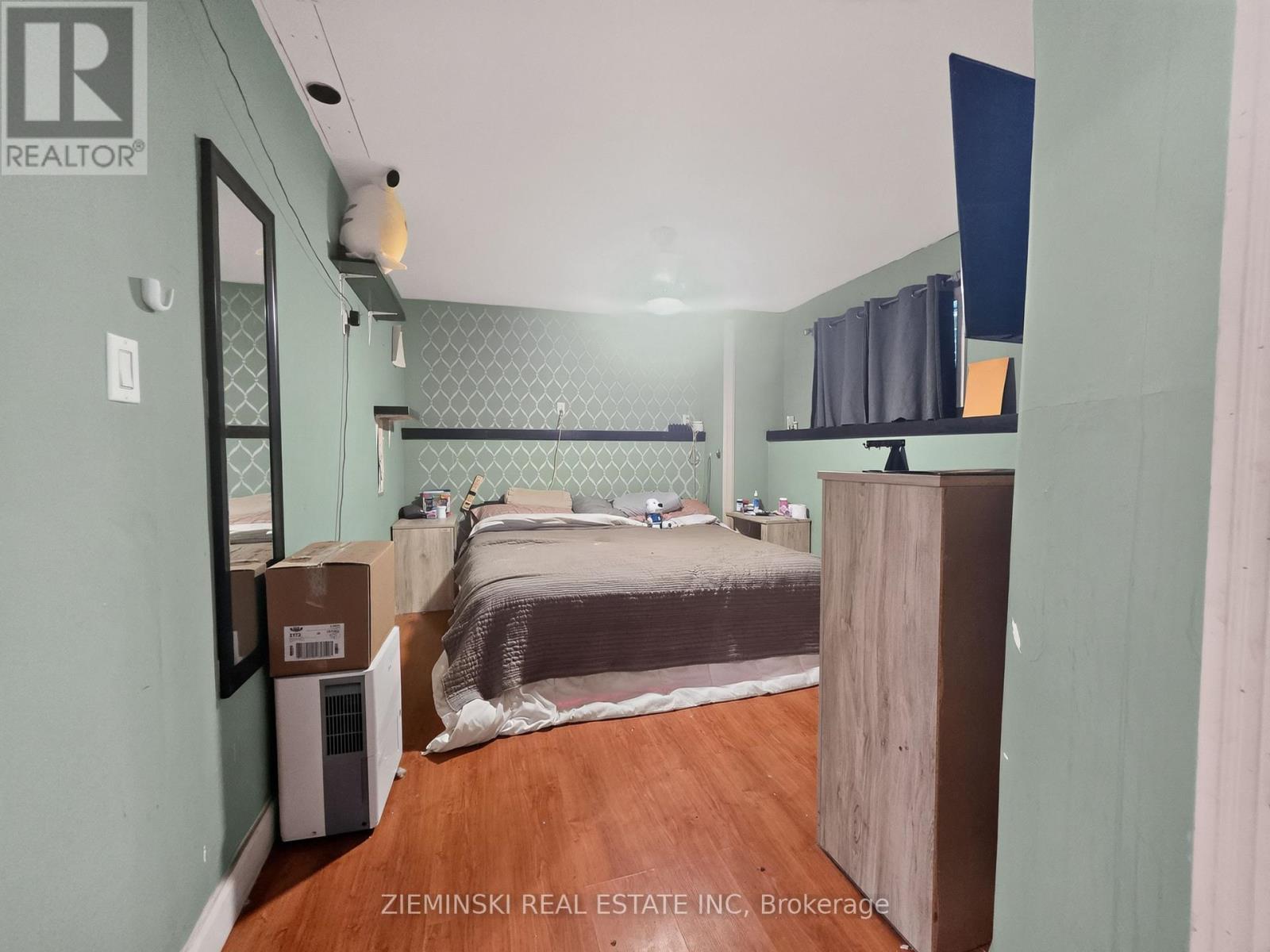 1714 NORTH ROAD N - 16