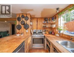 Full bathroom - 180 Selkirk View Road, Edgewood, BC V0G1J0 Photo 7