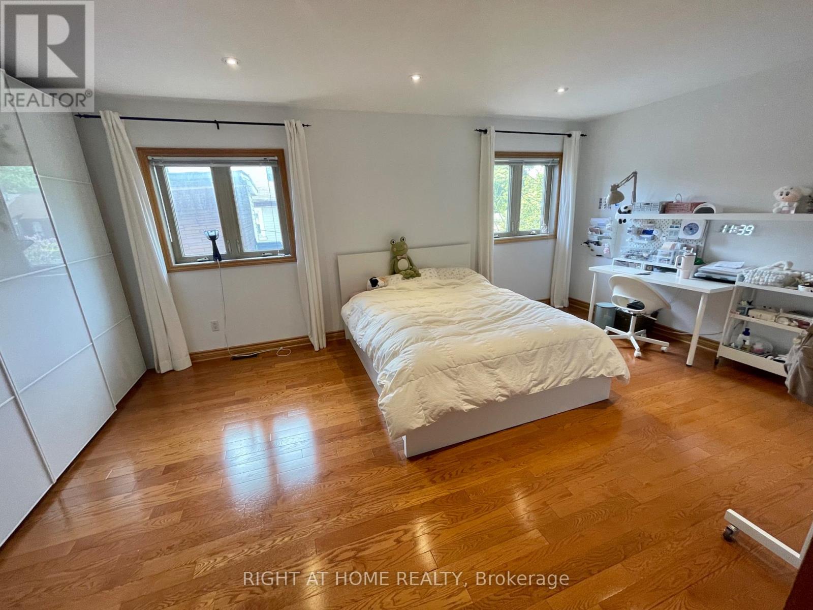 40 BELLEVUE AVENUE - 14