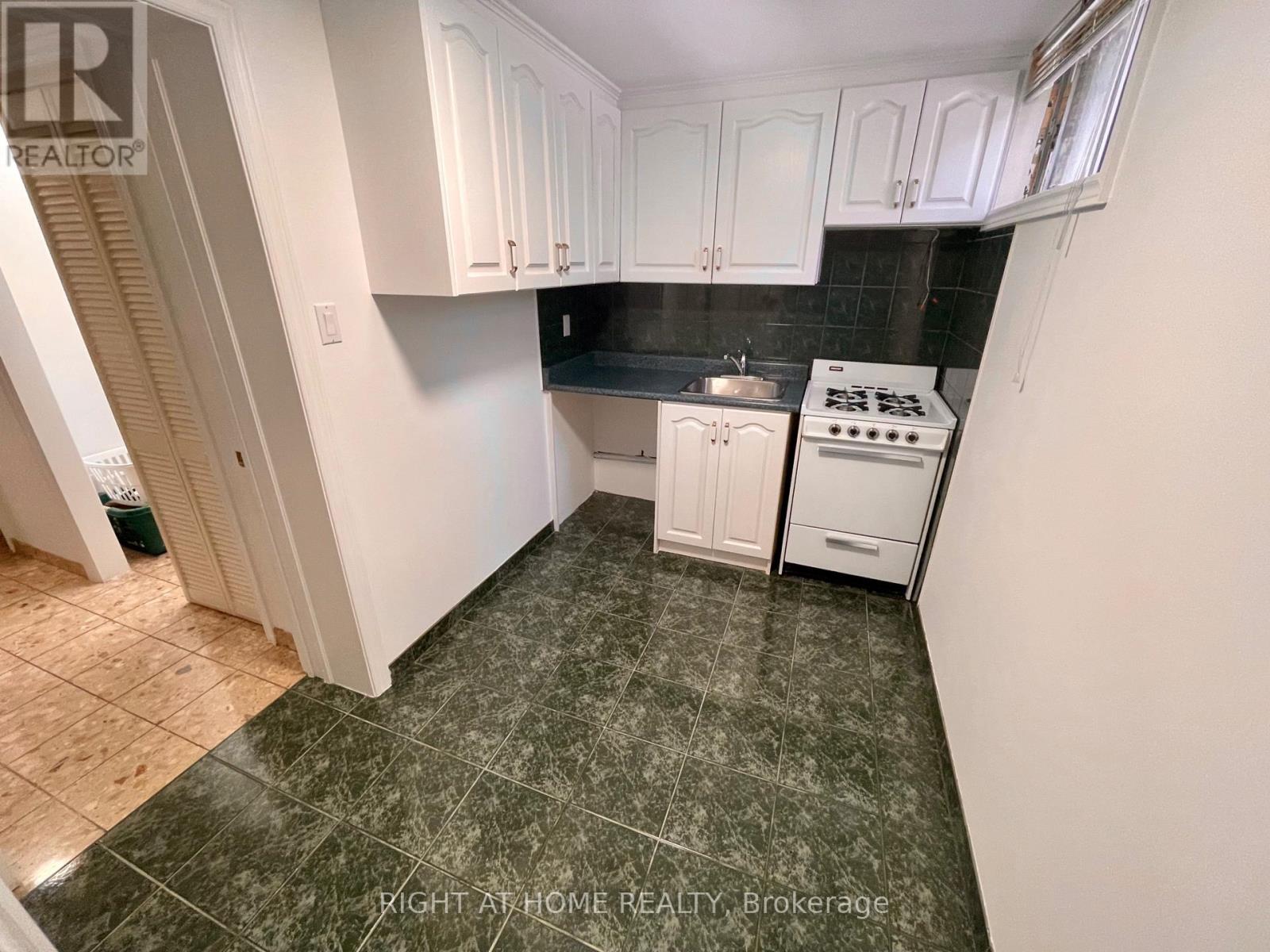40 BELLEVUE AVENUE - 30