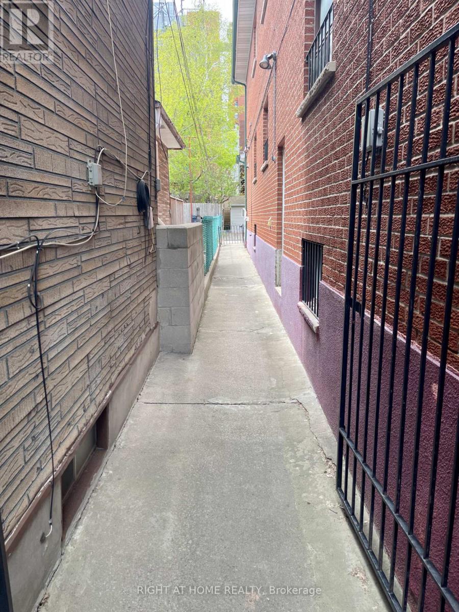 40 BELLEVUE AVENUE - 32