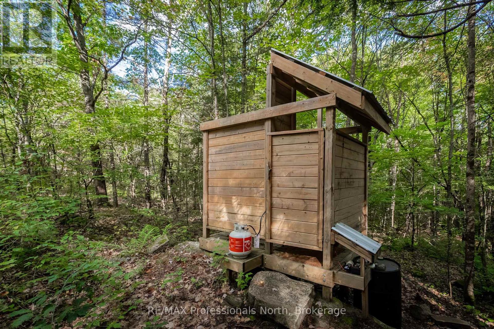 1547 NORTH PICKEREL LAKE ROAD - Image 34