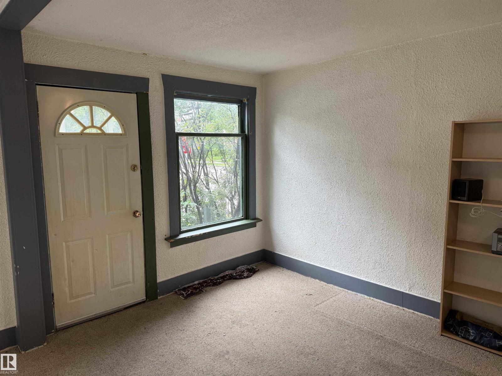 8621 100 ST NW - 12