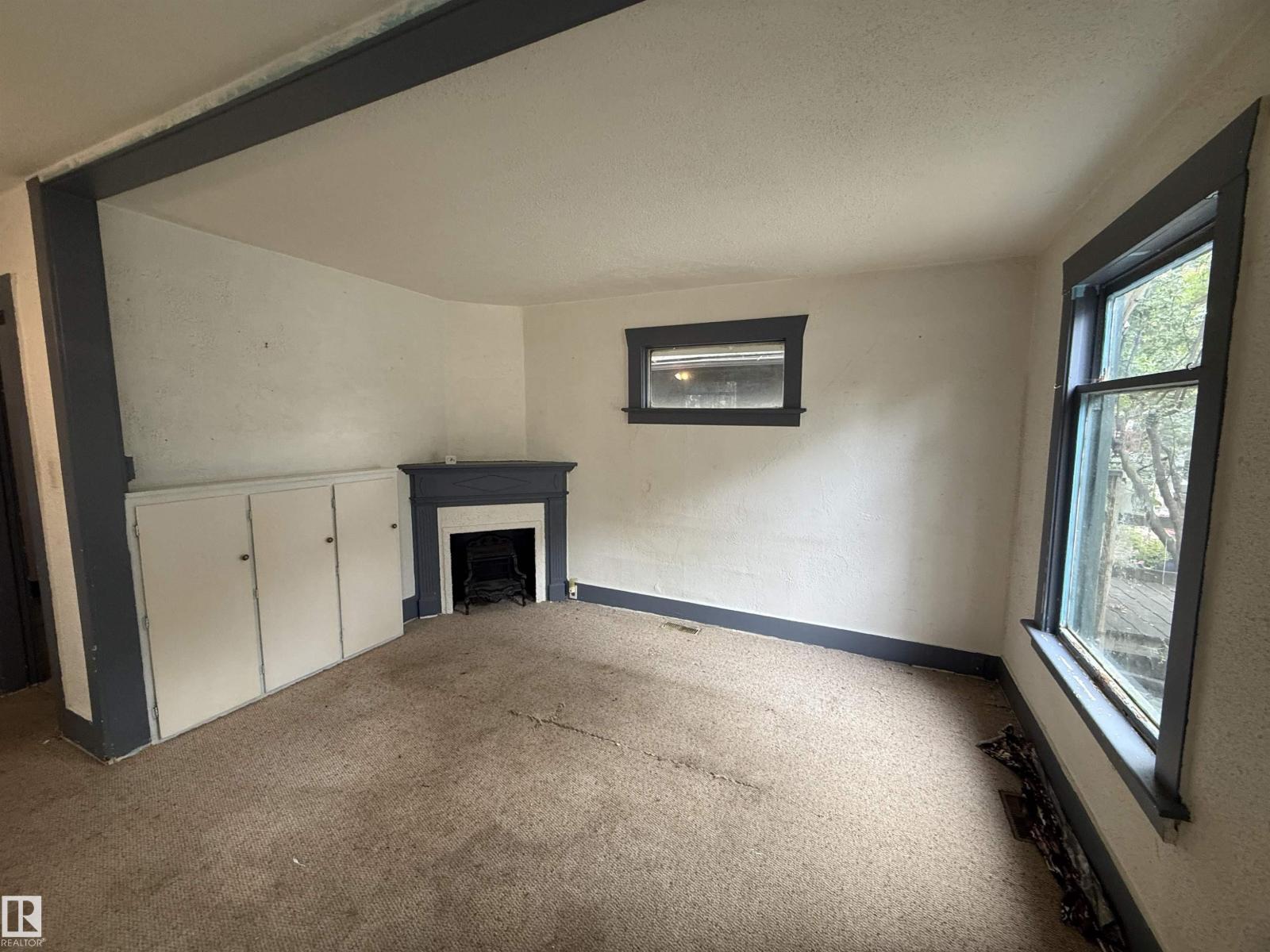 8621 100 ST NW - 15