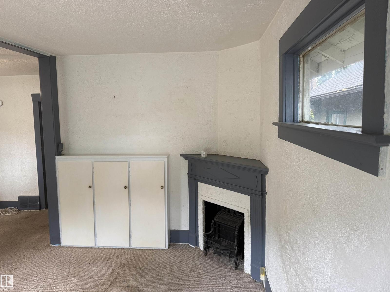 8621 100 ST NW - 17