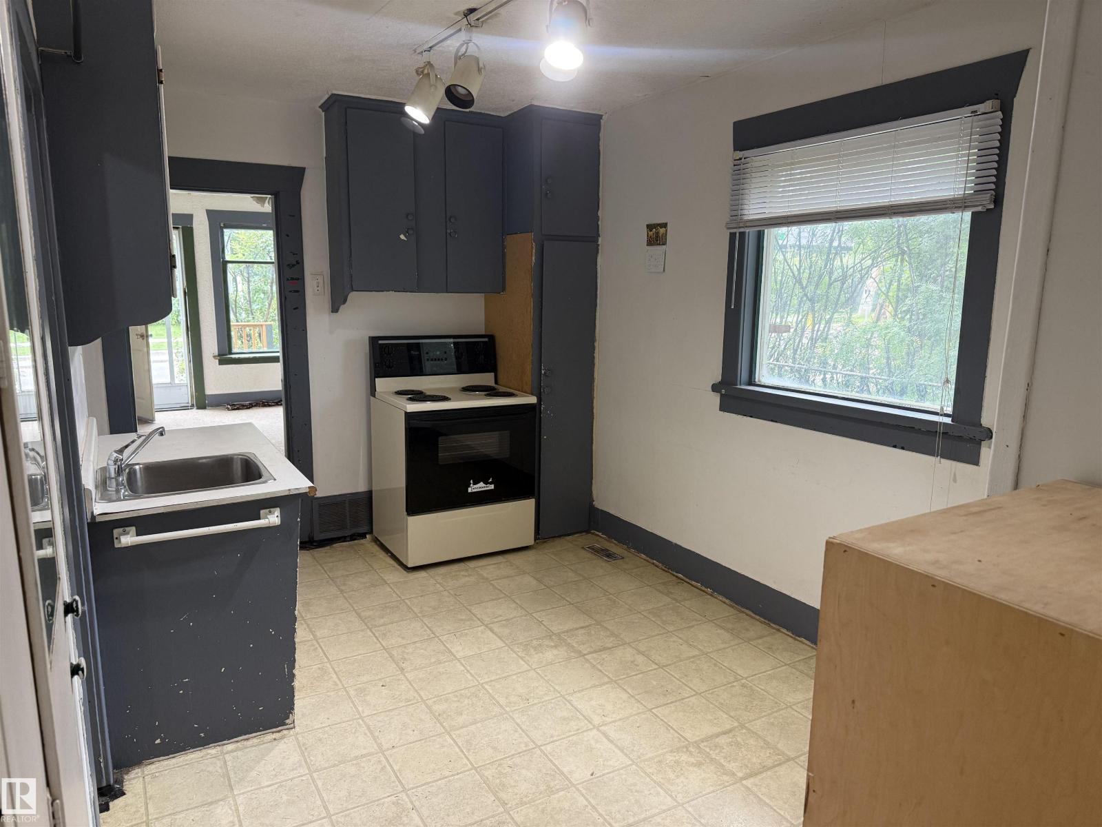 8621 100 ST NW - Image 19