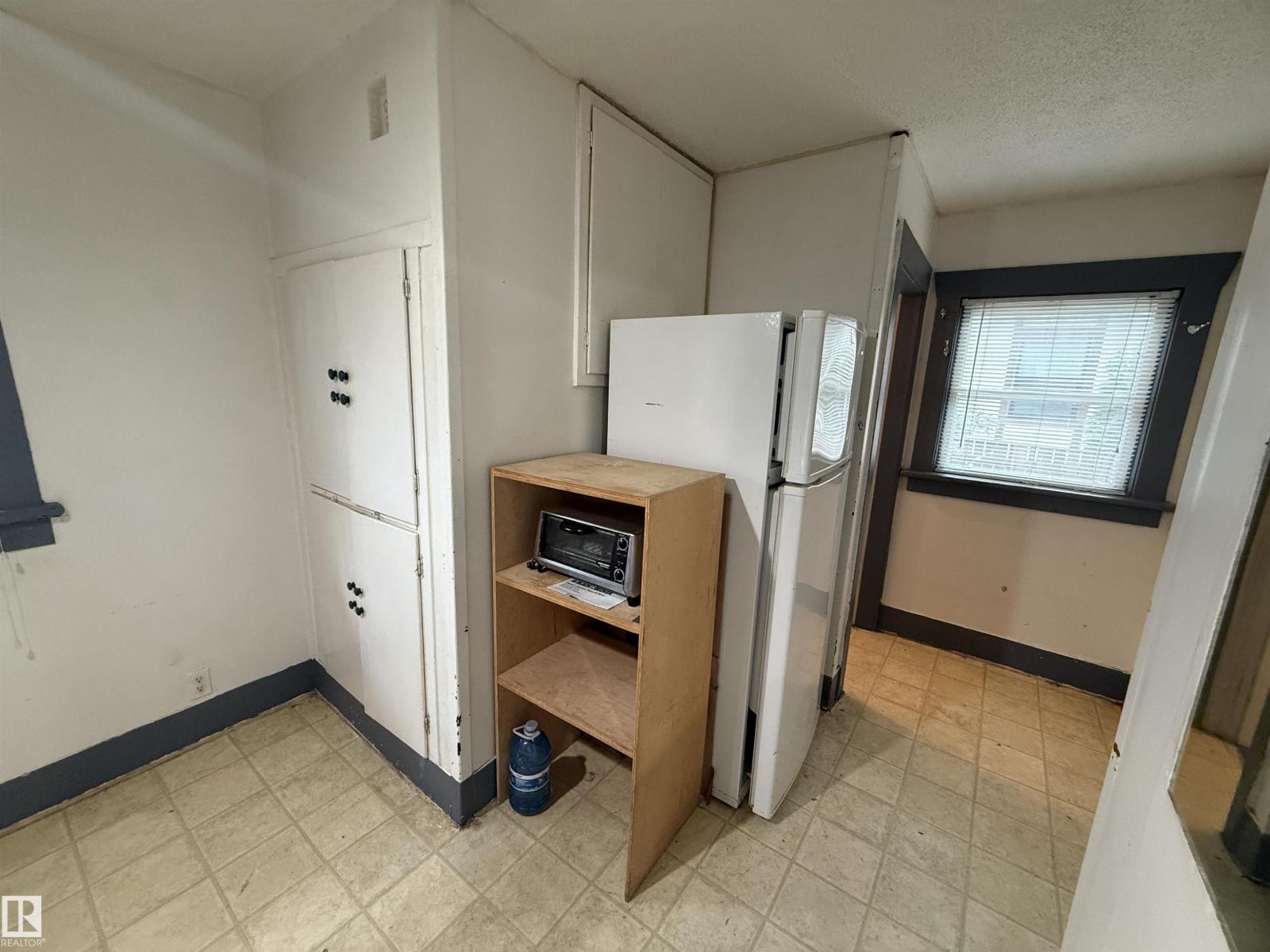 8621 100 ST NW - 21