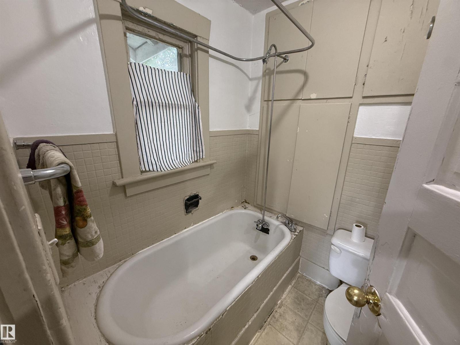 8621 100 ST NW - Image 25