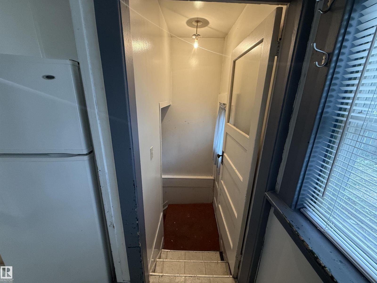 8621 100 ST NW - 27