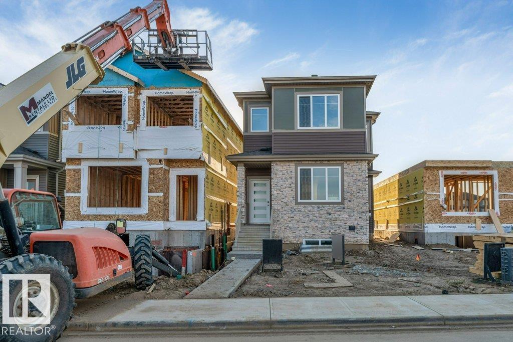 8412 226 ST NW, Edmonton, Alberta, T5T7Y8