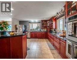 Full ensuite bathroom - 1616 Tower Ridge Road, Castlegar, BC V1N4W7 Photo 11