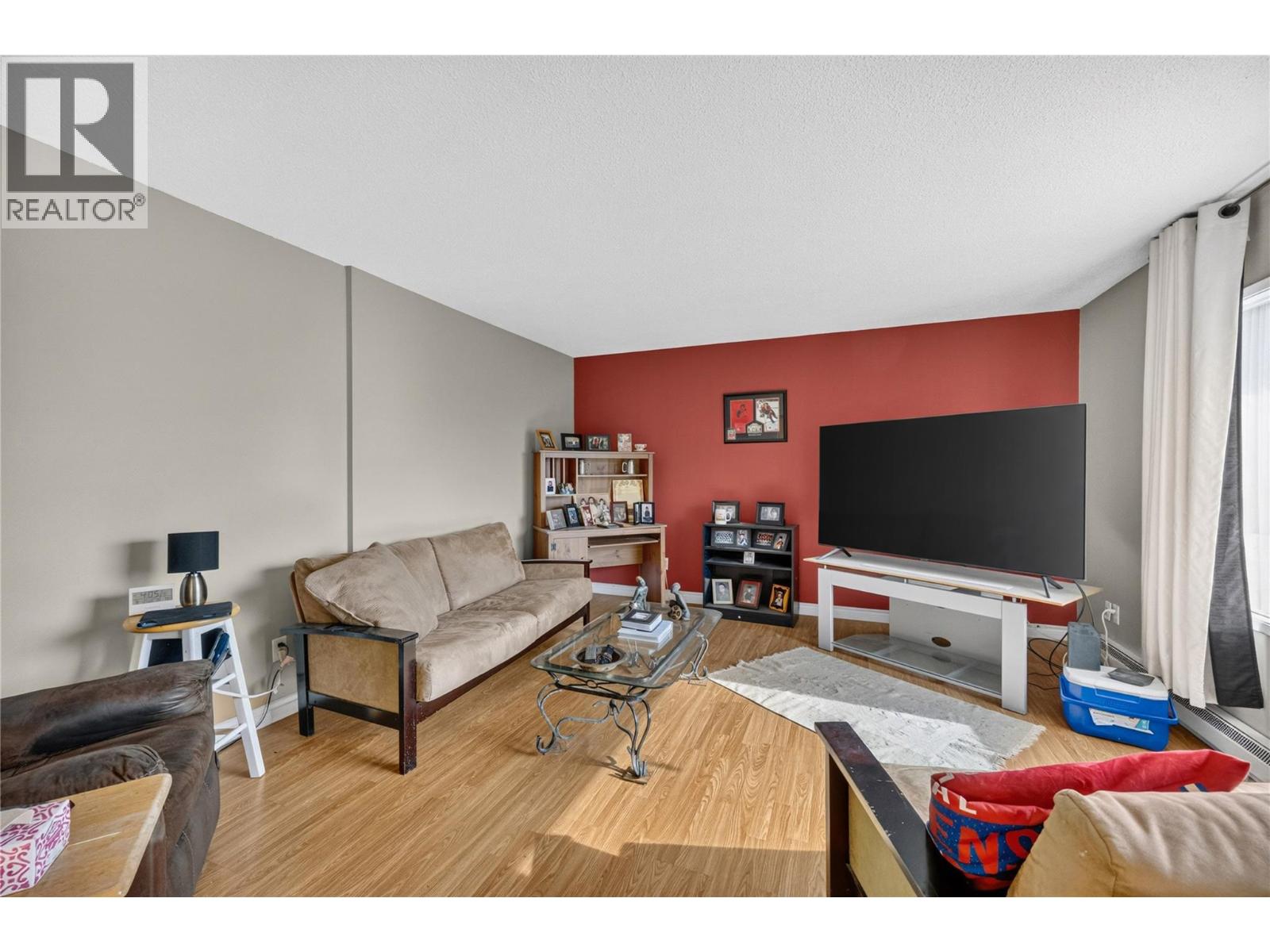 355 & 357 Gwyer Street - 4