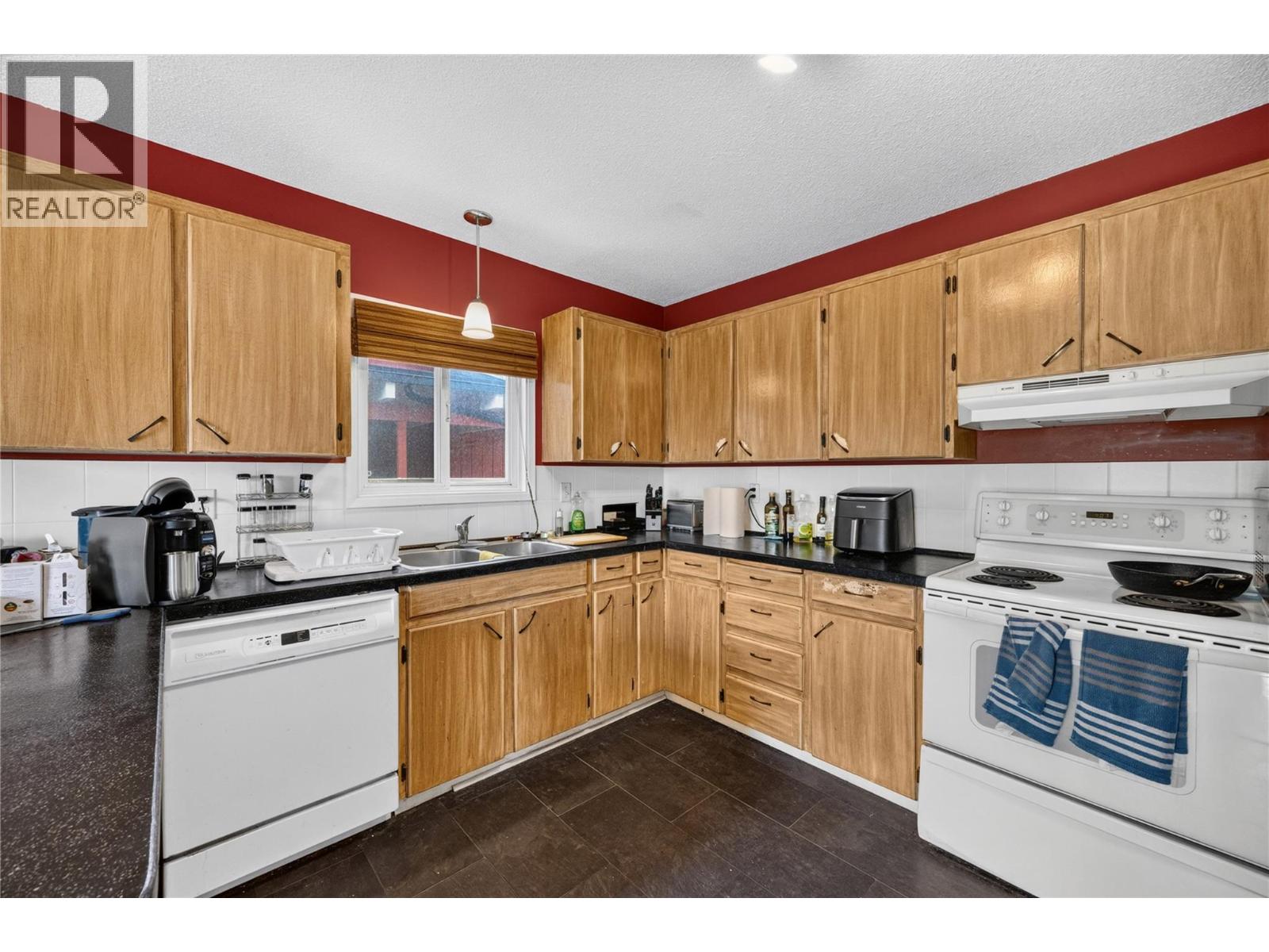 355 & 357 Gwyer Street - 8