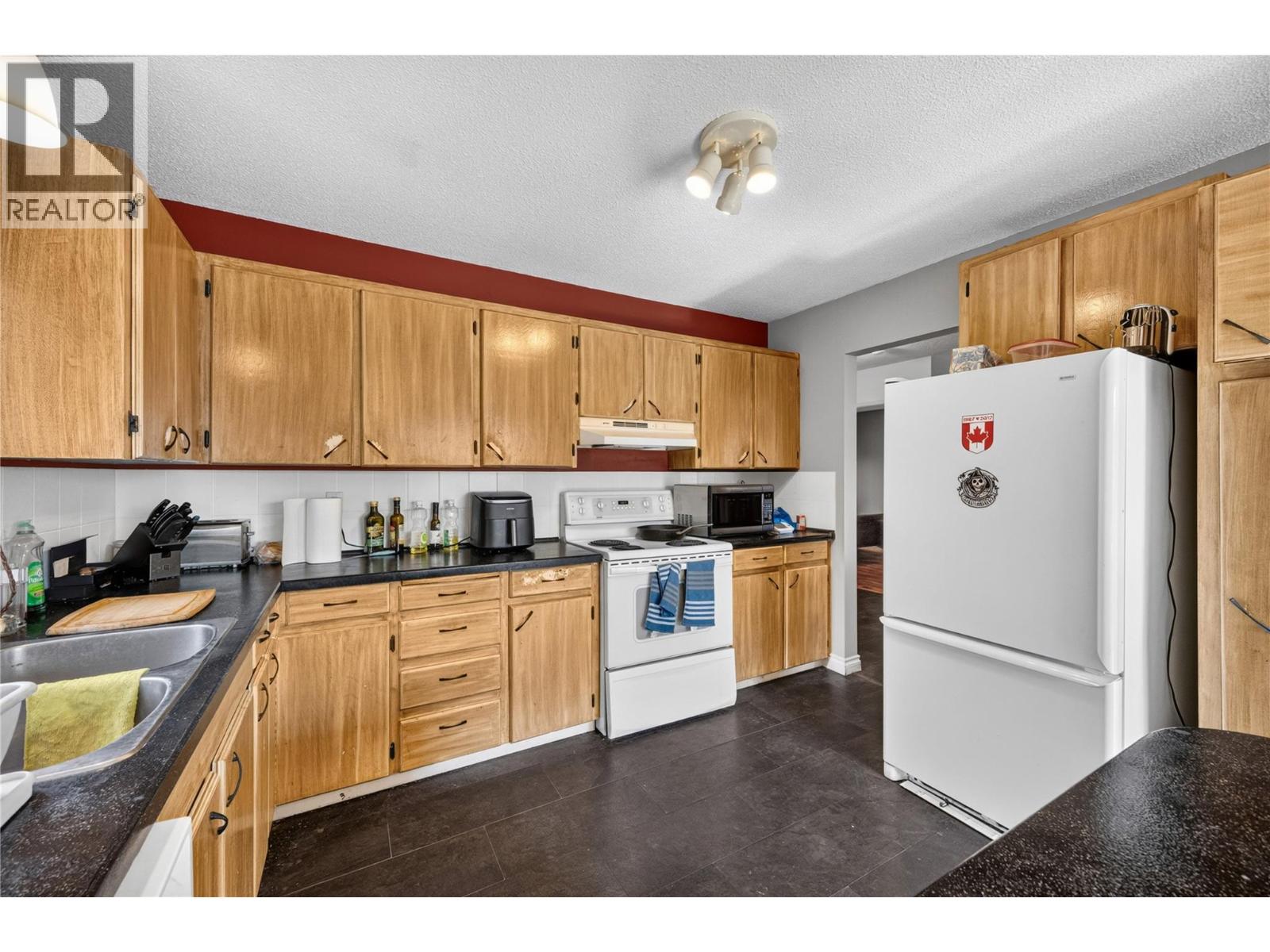 355 & 357 Gwyer Street - 9