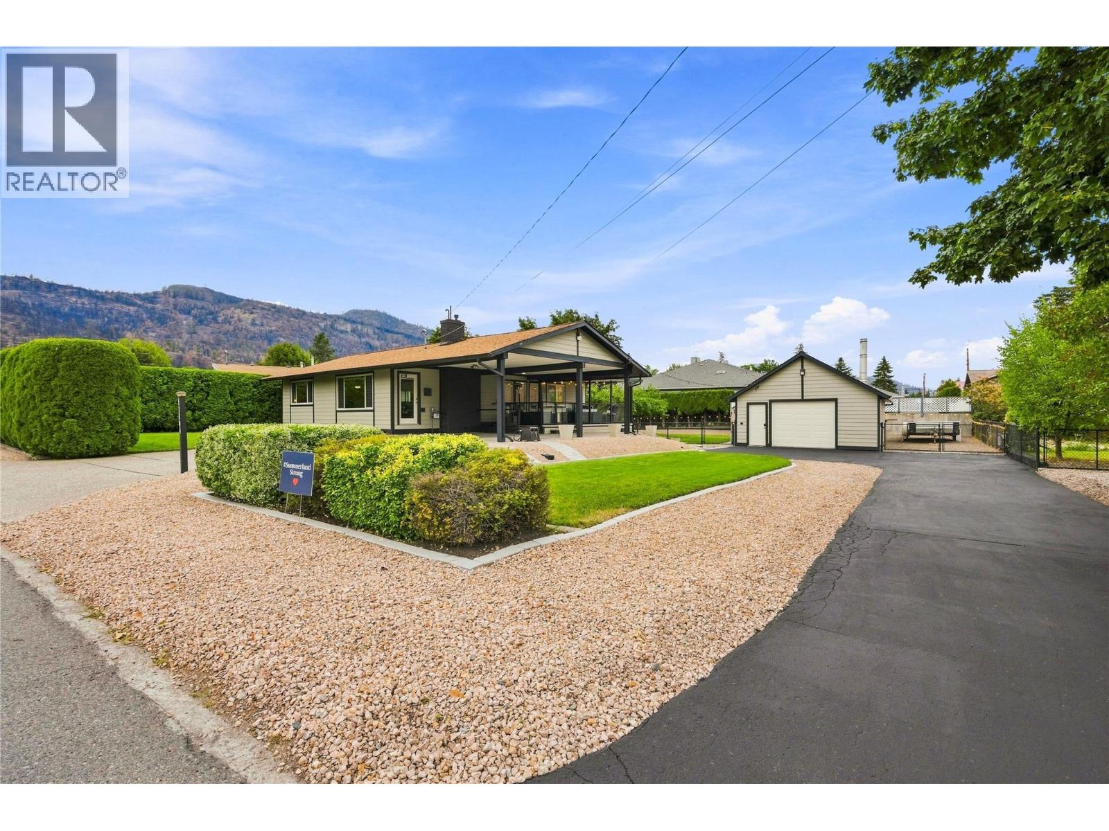 11304 Dunsdon Crescent, Summerland