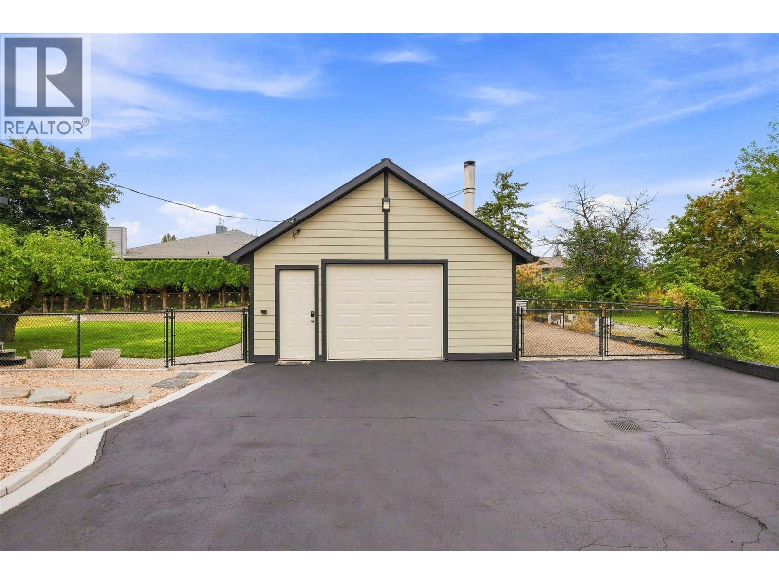 11304 Dunsdon Crescent, Summerland