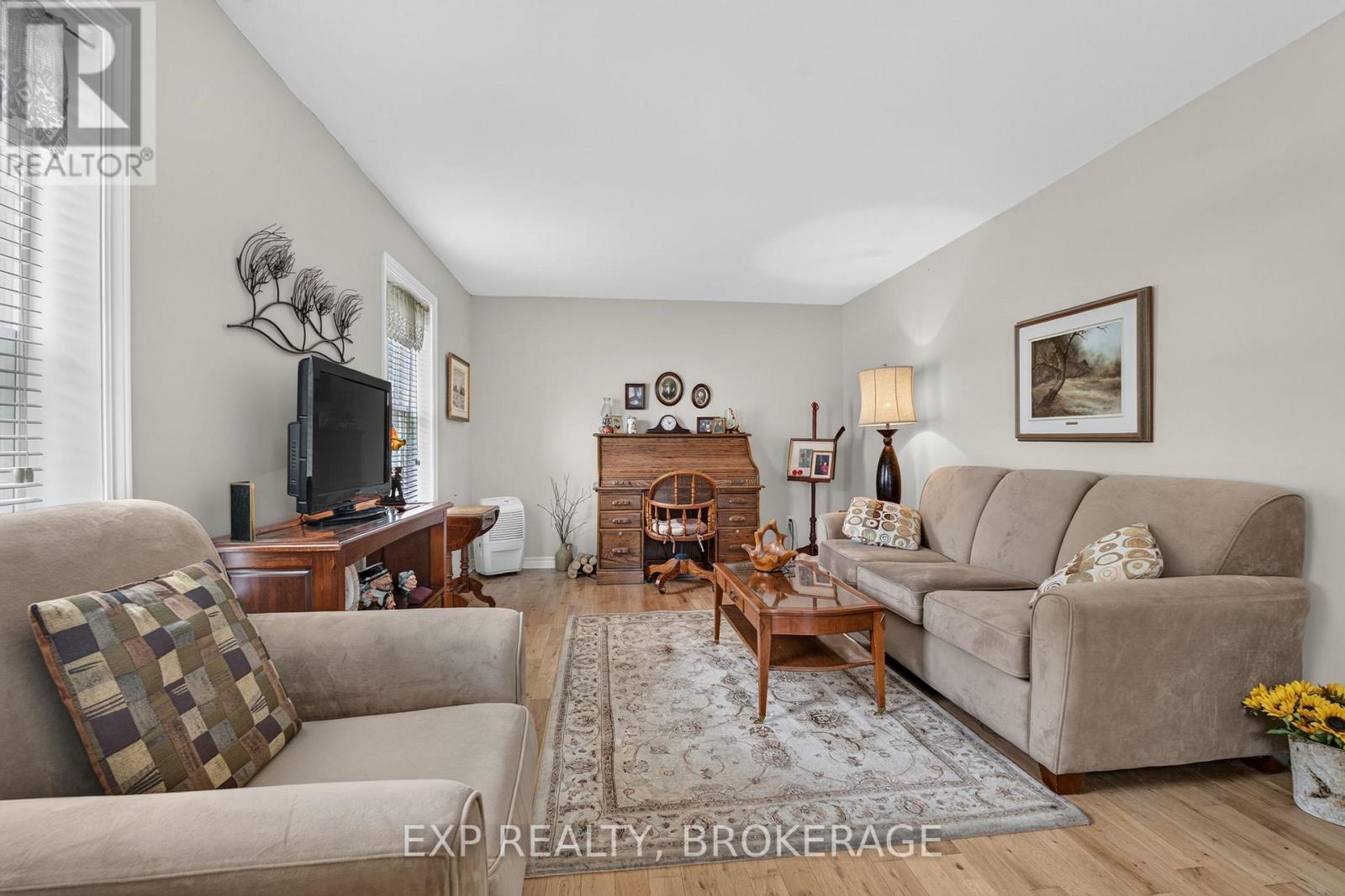295 VICTORIA AVENUE - 13