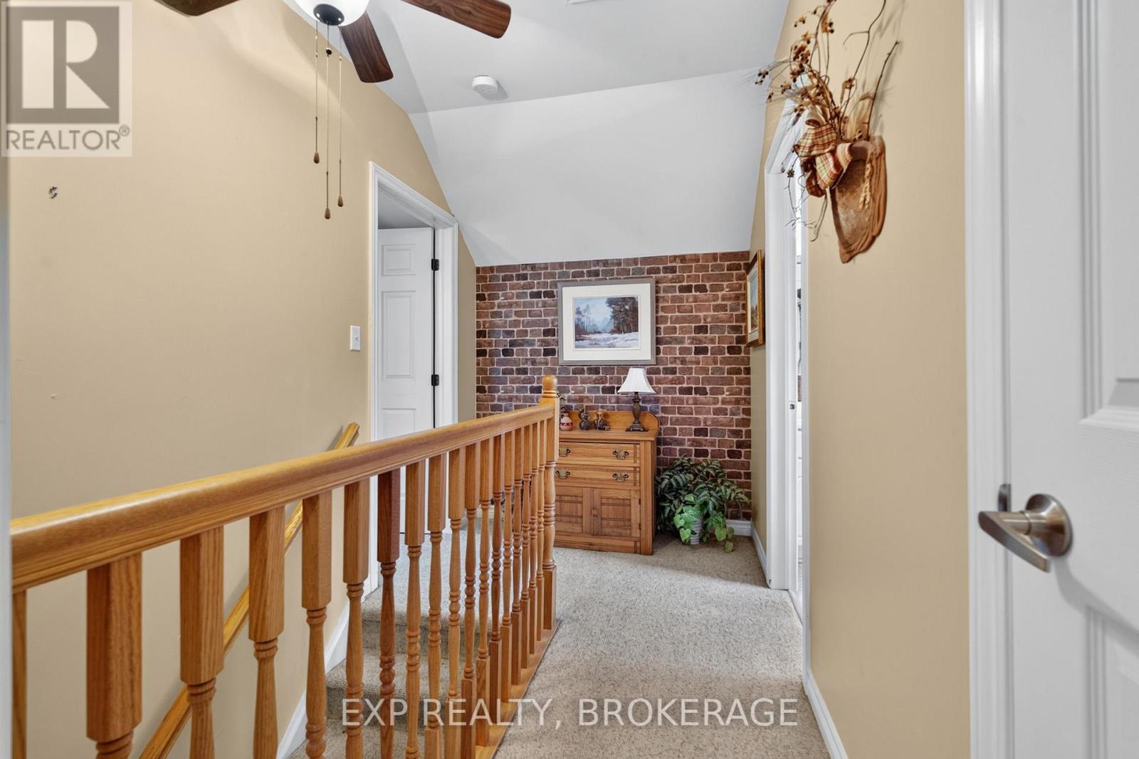 295 VICTORIA AVENUE - 21