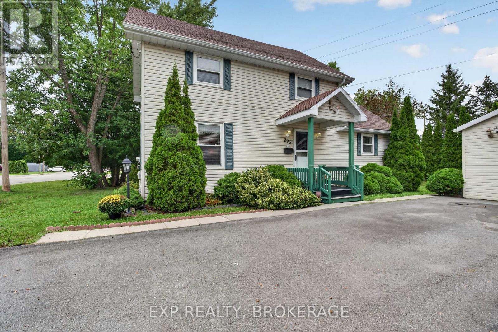 295 VICTORIA Avenue, Gananoque, Ontario, K7G2S3, Gananoque, Ontario — photo 3 of 5