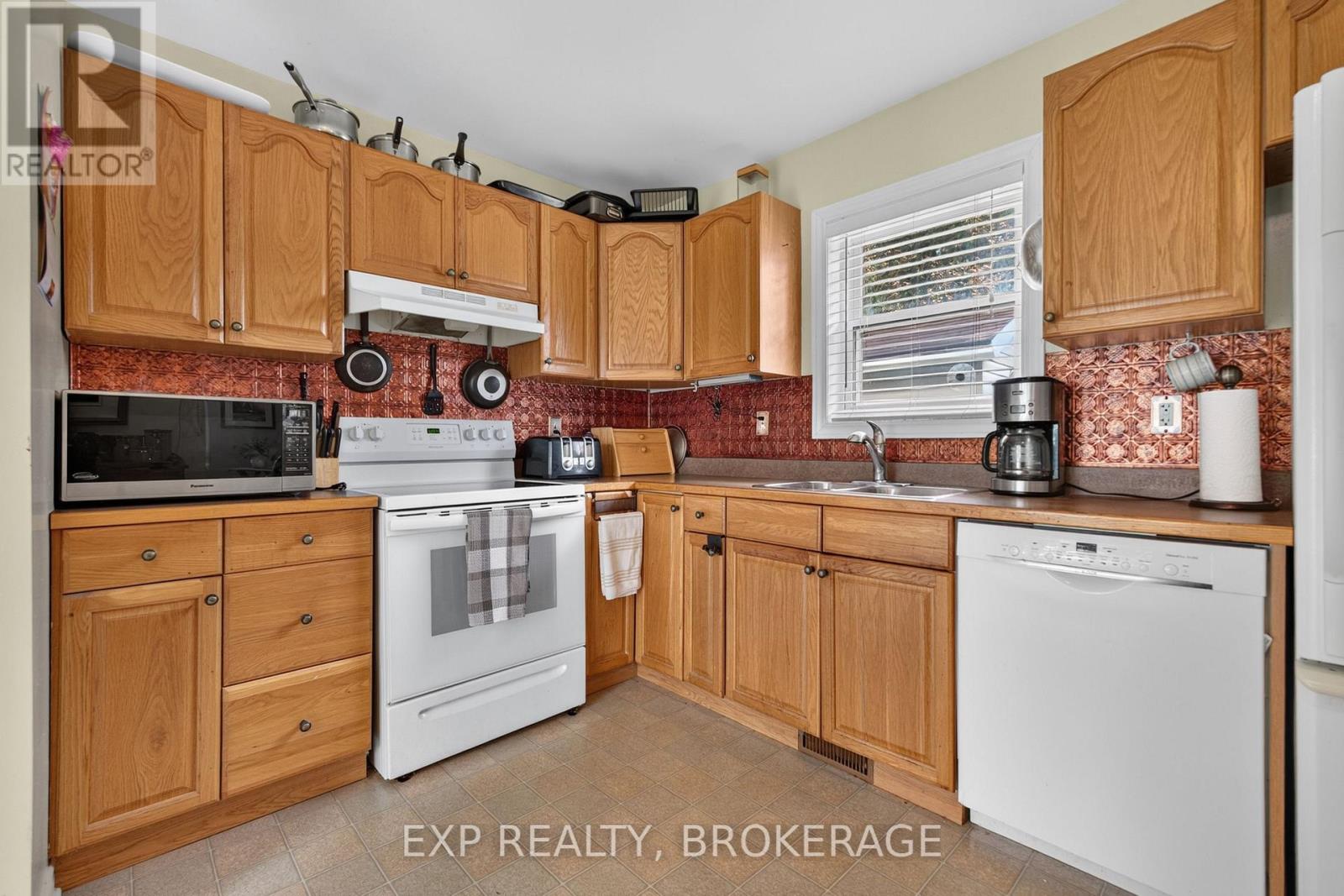 295 VICTORIA AVENUE - 9