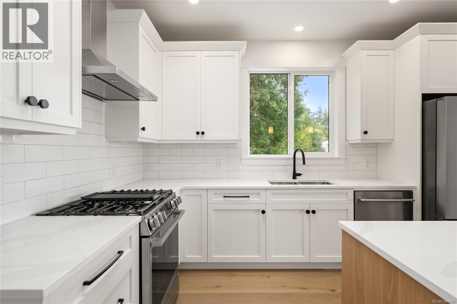 4949 Dixon Lane - Image 13