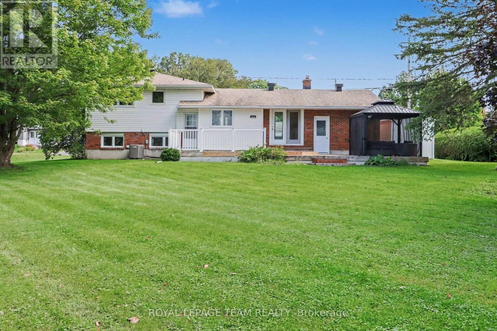28 GAMBLE DRIVE - 21