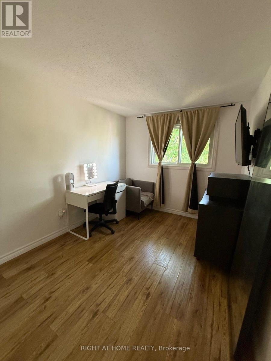 #2 1171 PRIORY LANE - 11
