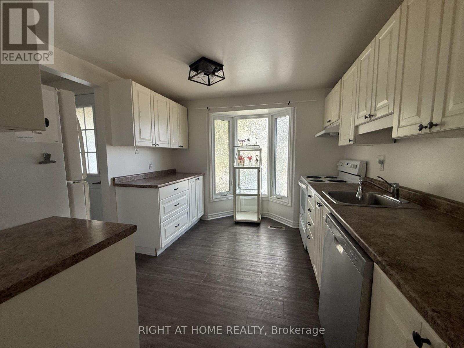 #2 1171 PRIORY LANE - 3