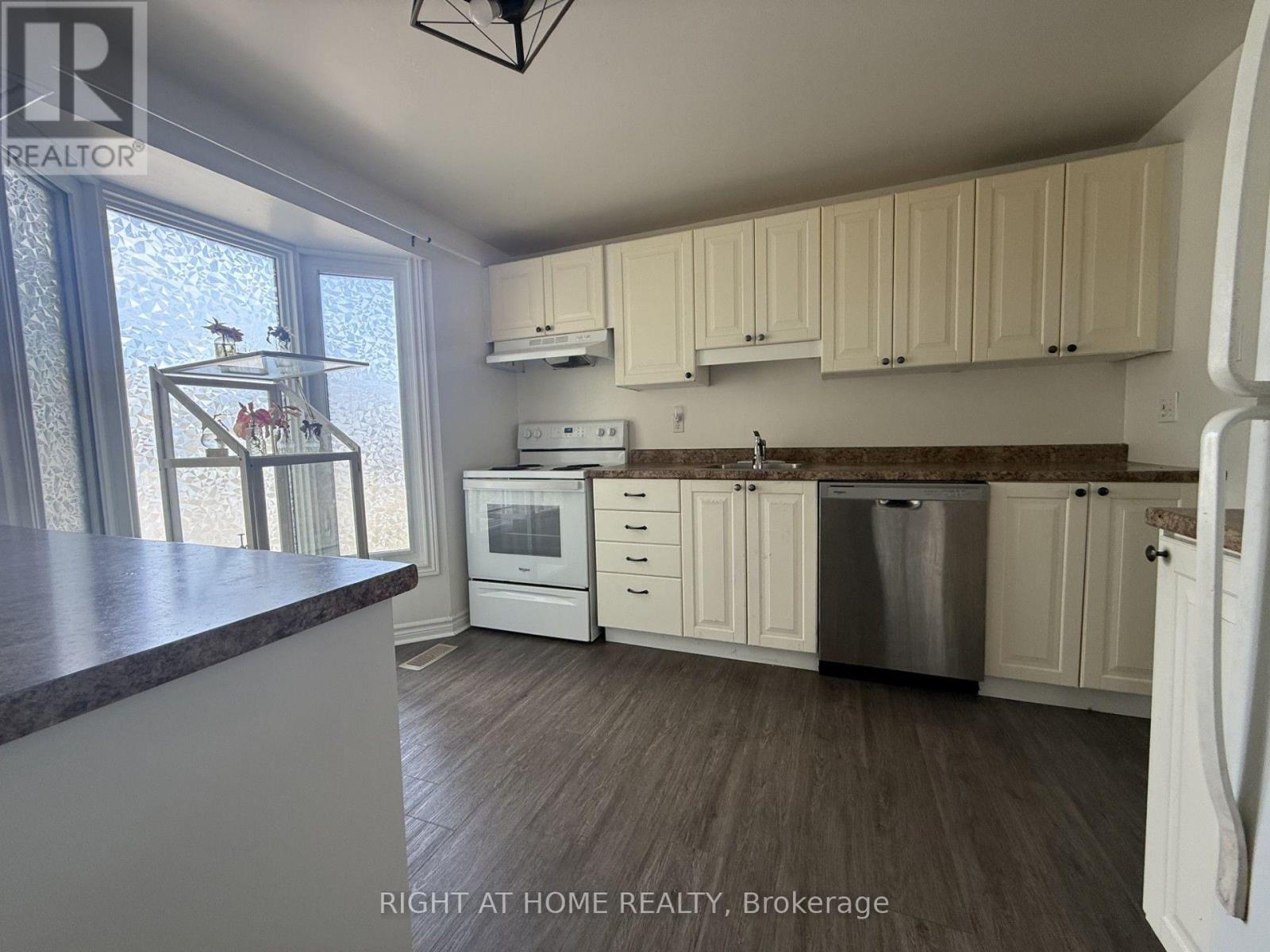 #2 1171 PRIORY LANE - 4