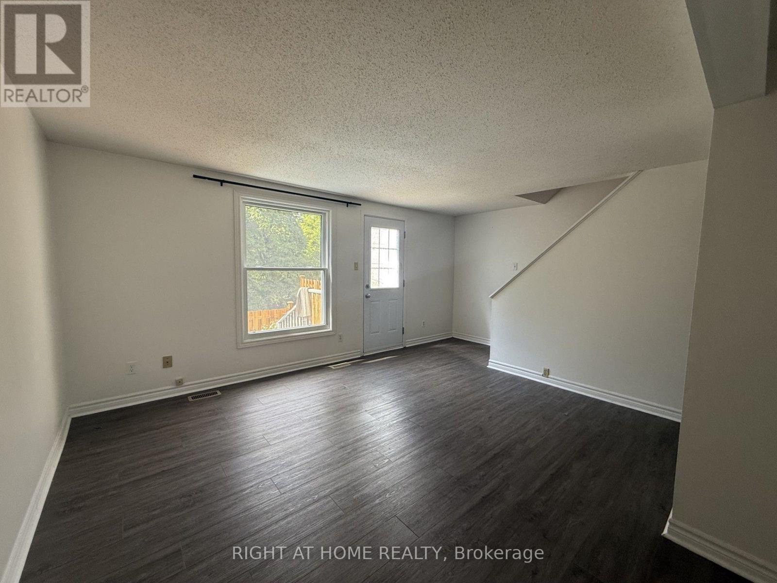 #2 1171 PRIORY LANE - 6