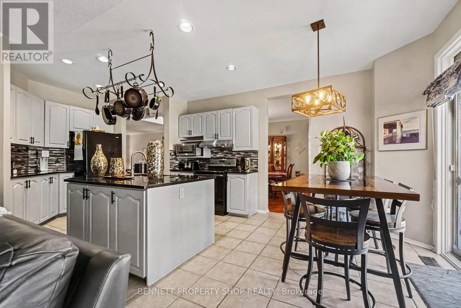 21 SUMMERWIND CRESCENT - Image 10