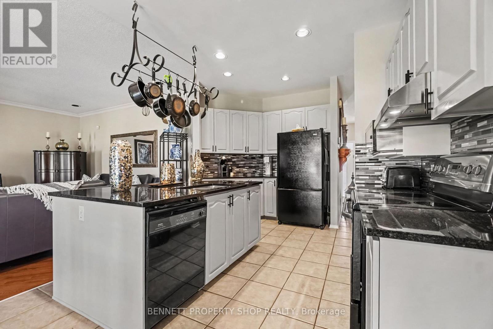 21 SUMMERWIND CRESCENT - Image 8