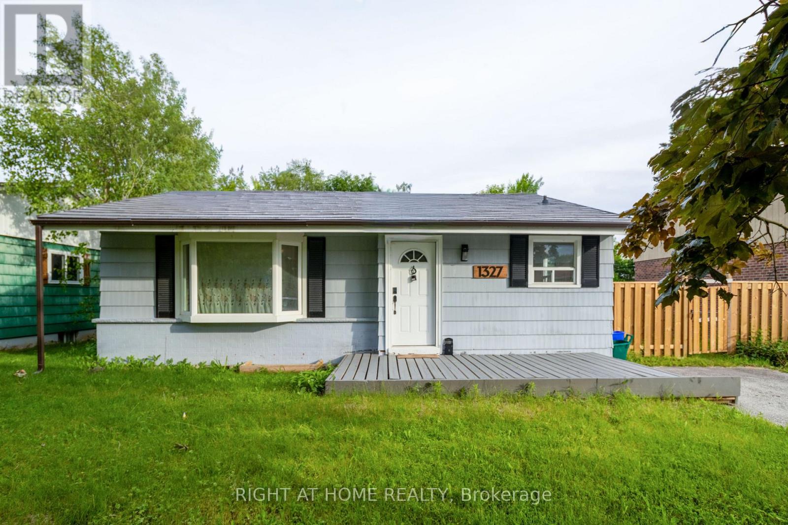 1327 COMMERCE STREET, Pickering (Bay Ridges) — photo 1