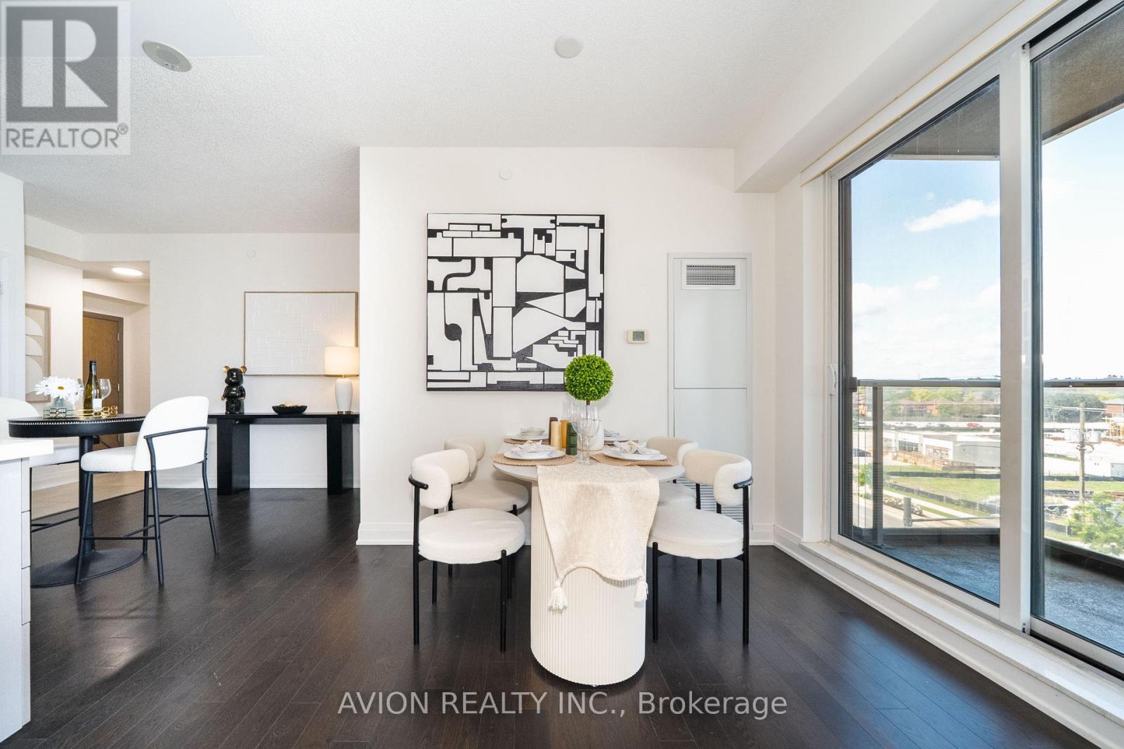 622 28 UPTOWN DRIVE - 17