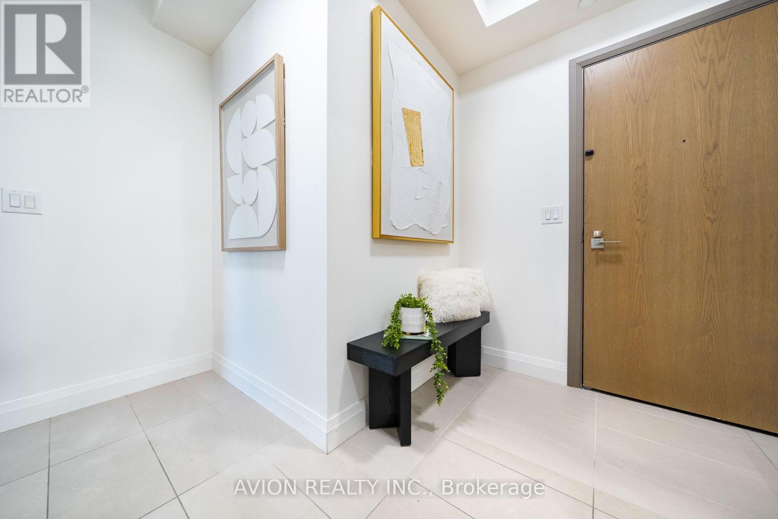 622 28 UPTOWN DRIVE - 7