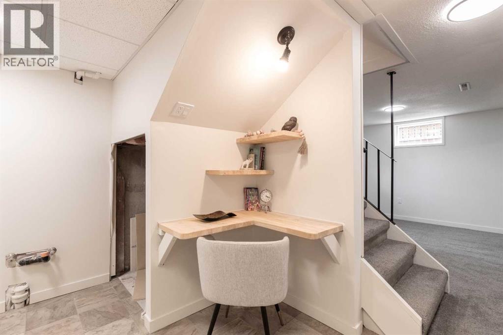 1005 Bullivant Crescent SW - Image 24