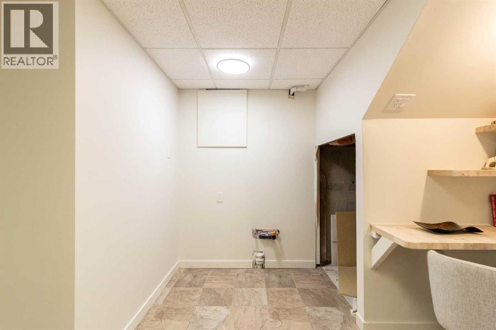 1005 Bullivant Crescent SW - Image 25
