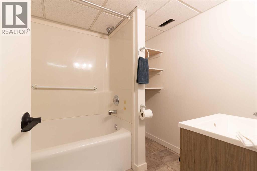 1005 Bullivant Crescent SW - Image 31