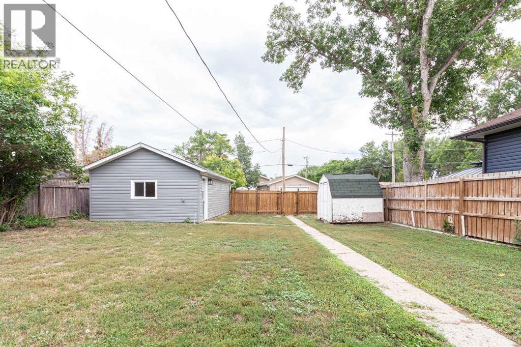1005 Bullivant Crescent SW - Image 32