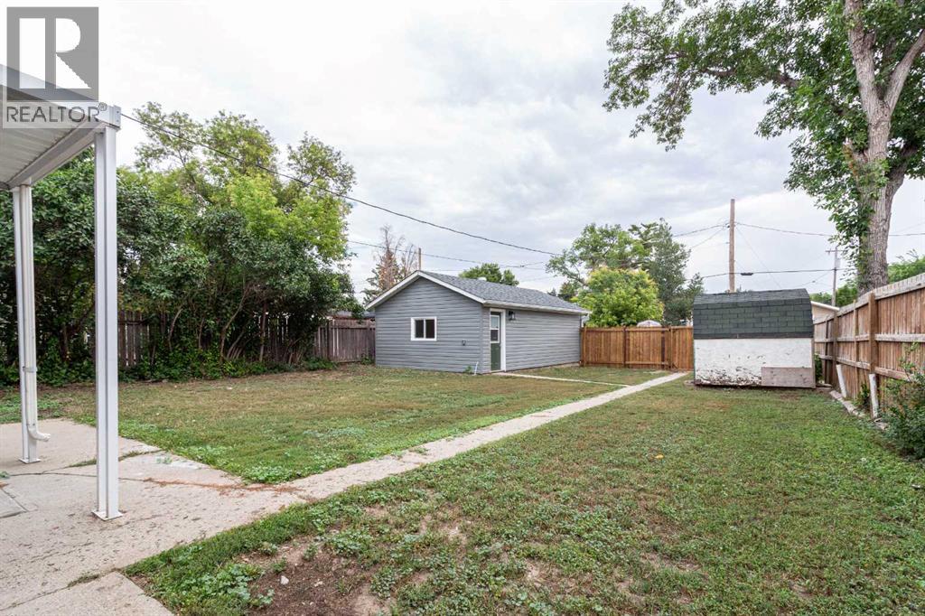 1005 Bullivant Crescent SW - Image 33