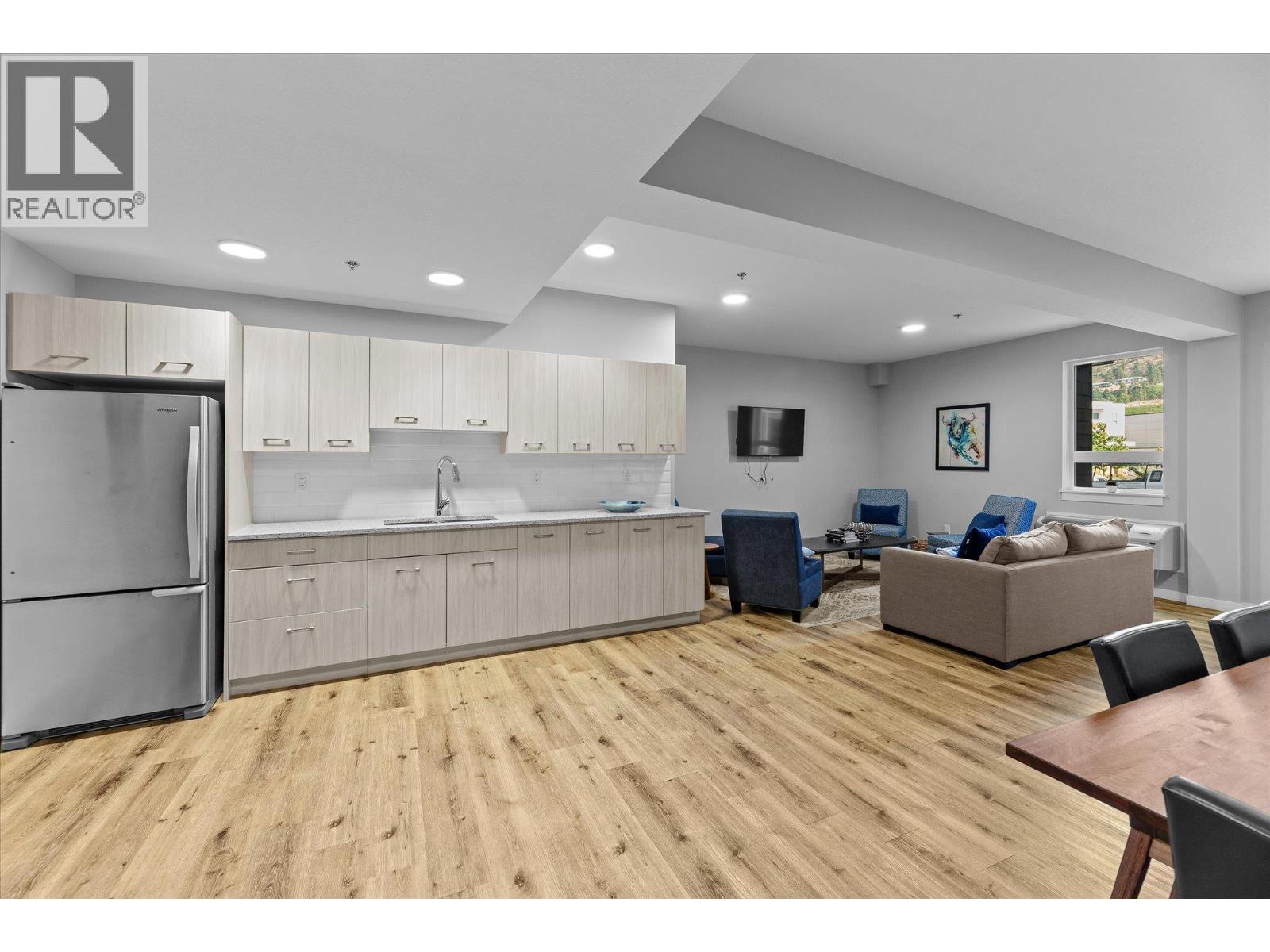 210 722 Valley Road, Kelowna