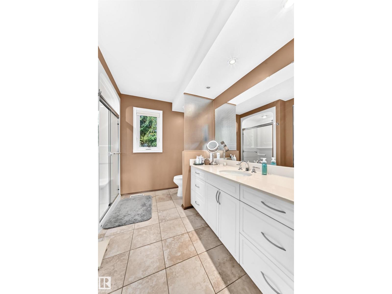 16 LORNE CR - 45