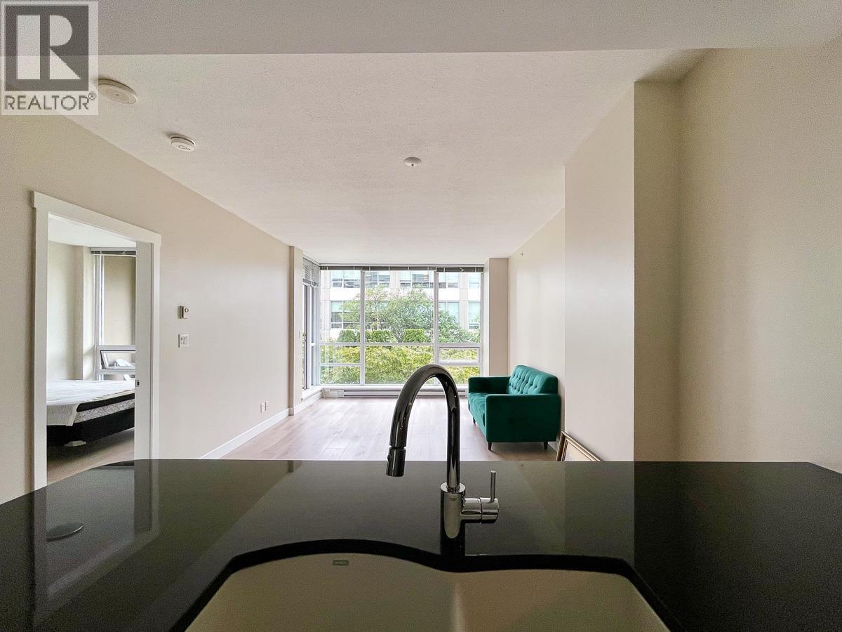 602 2968 GLEN DRIVE — photo 3
