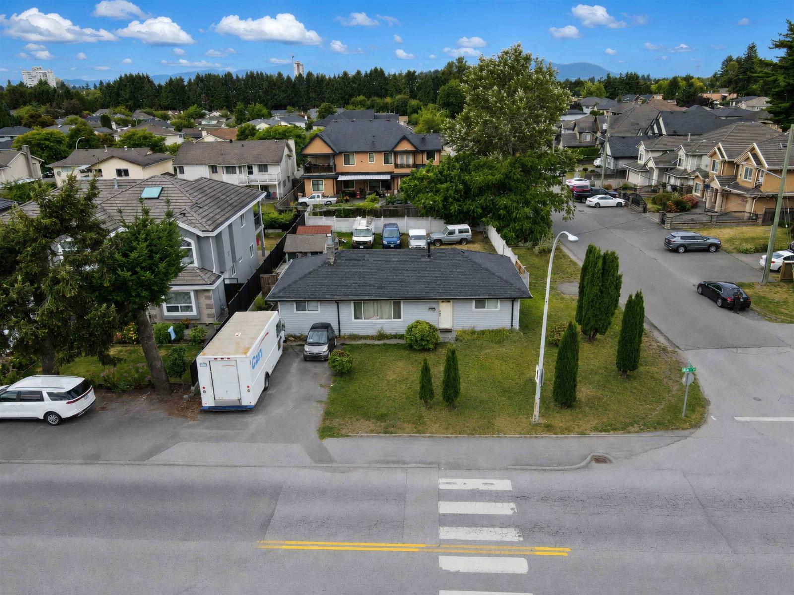 12141 84 Avenue, Surrey, British Columbia, V3W6K6, Surrey, British Columbia — photo 2 of 5
