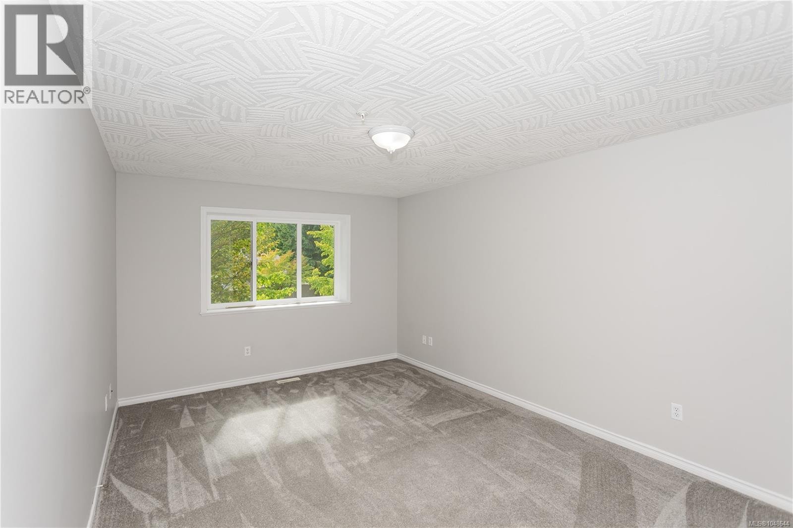 6240 Parkwood Dr - Image 14