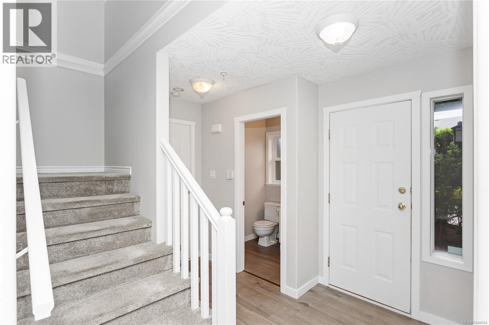 6240 Parkwood Dr - 2