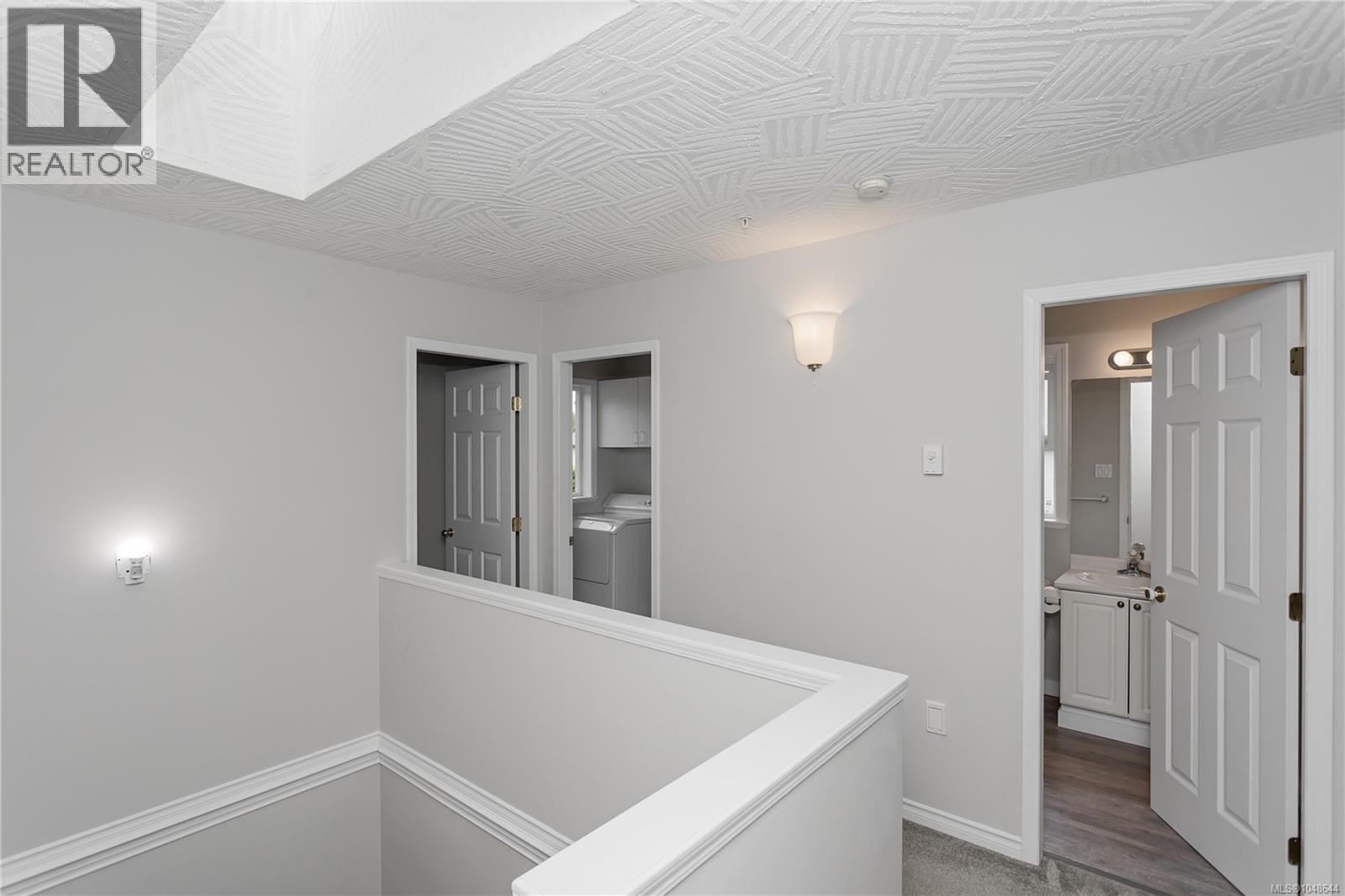 6240 Parkwood Dr - Image 22