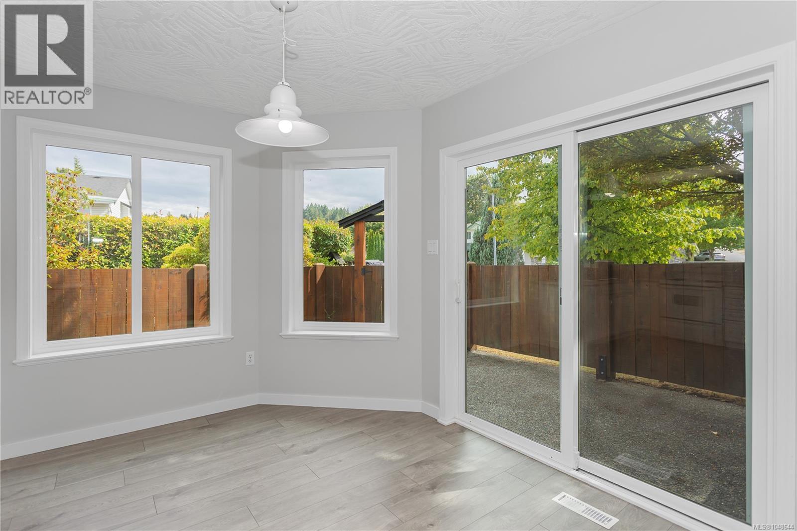 6240 Parkwood Dr - Image 5