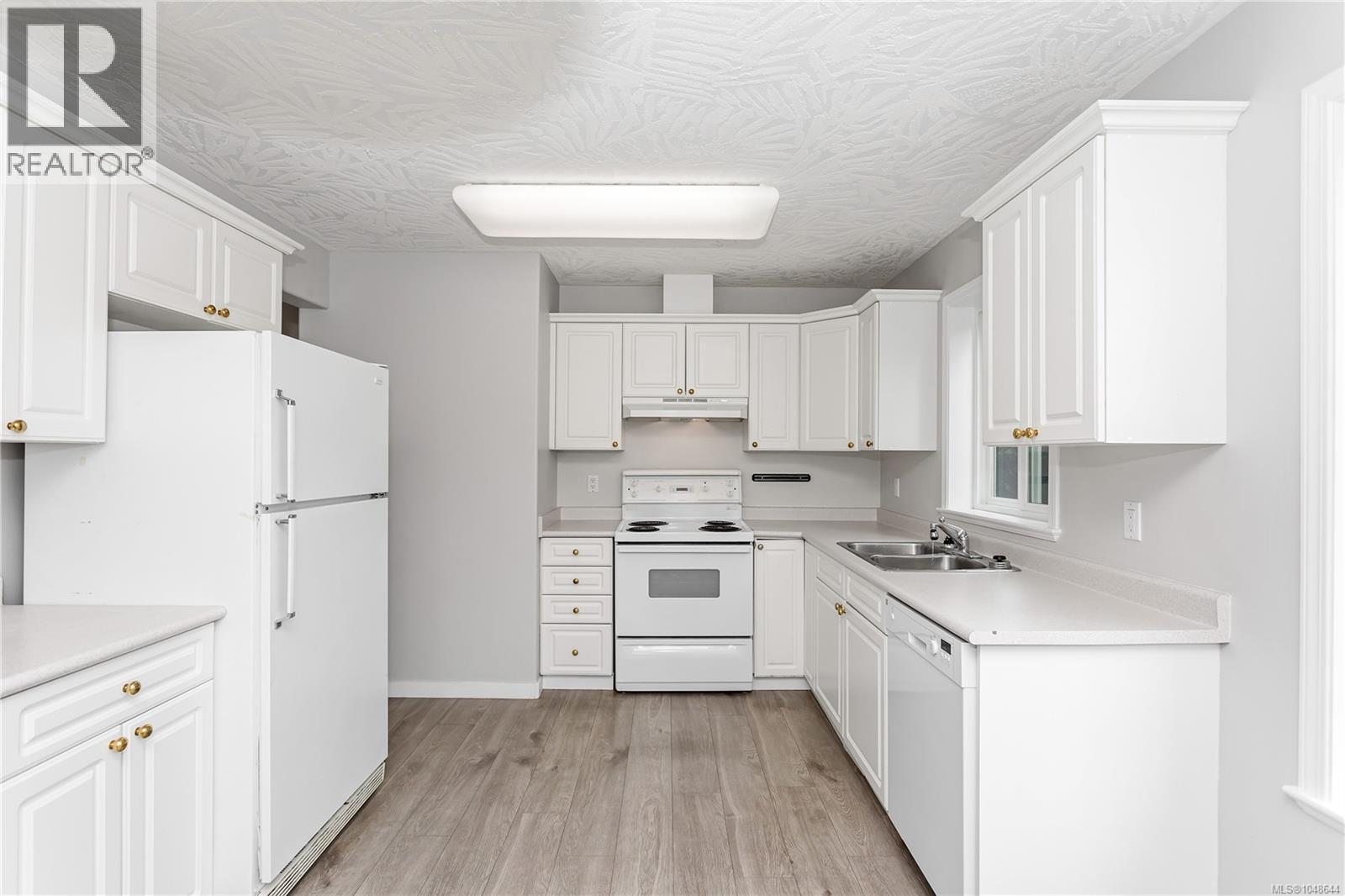 6240 Parkwood Dr - Image 6