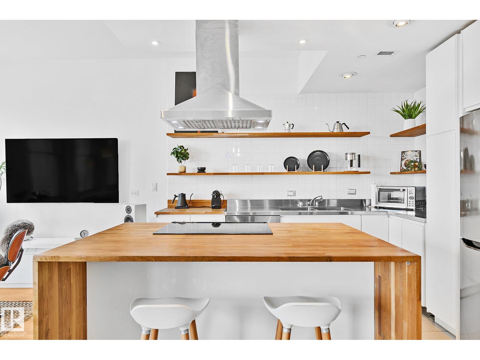 806 10134 100 ST NW - 24